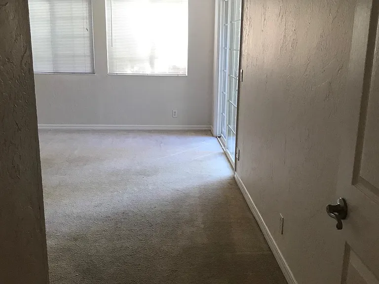 2730 Loyola Dr — Photo 6