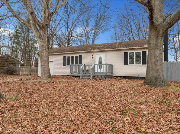 19 Greencrest Street, Lake Grove, NY 11755