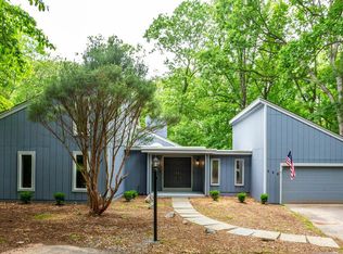526 Springvale Rd, Great Falls, VA 22066