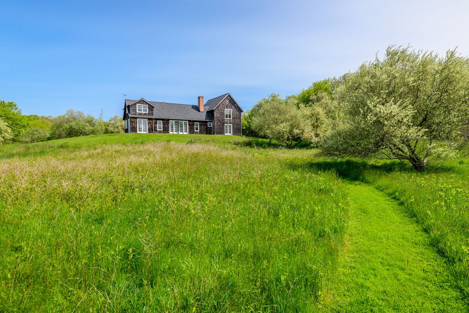  EUROPEAN STYLE BARN ON 5 PRIVATE ACRES