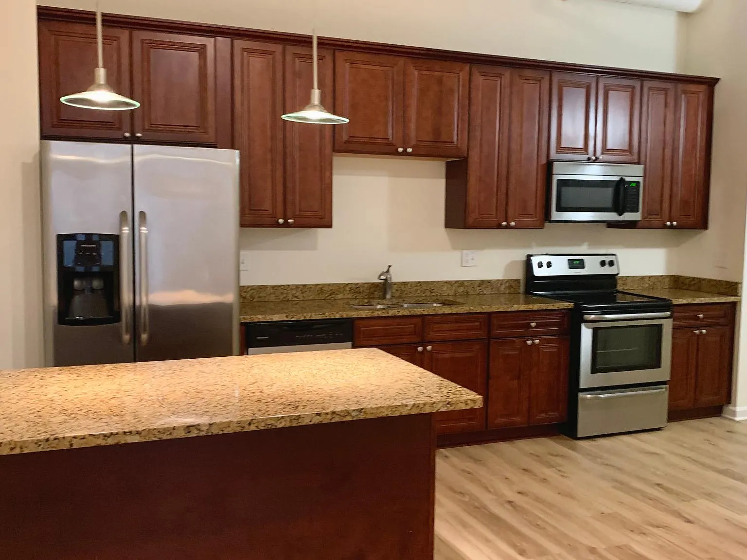 1 bed, 632 sqft, $1,085 — Photo 2
