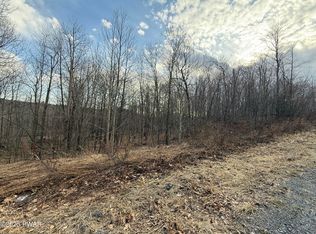 81 Summit Woods Rd, Moscow, PA 18444