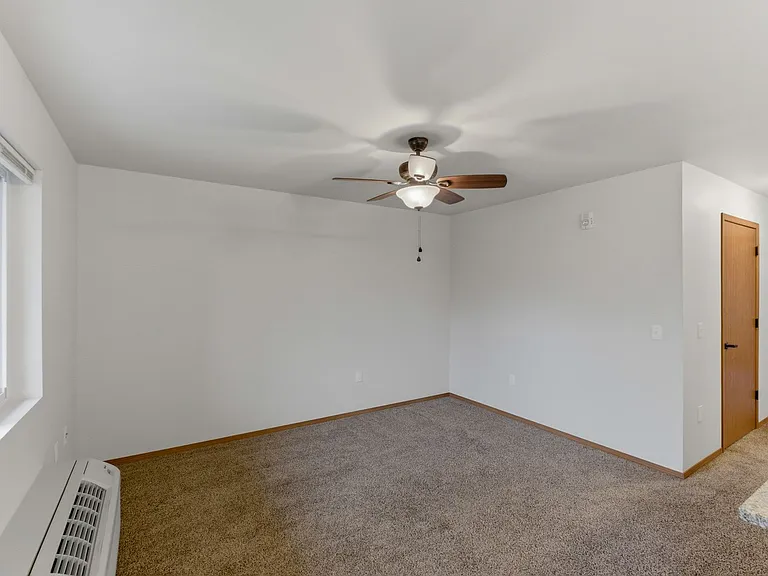 Oak Springs Apartments — Photo 39