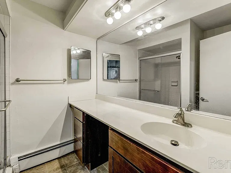 Lexington Hills Apartments — Photo 32