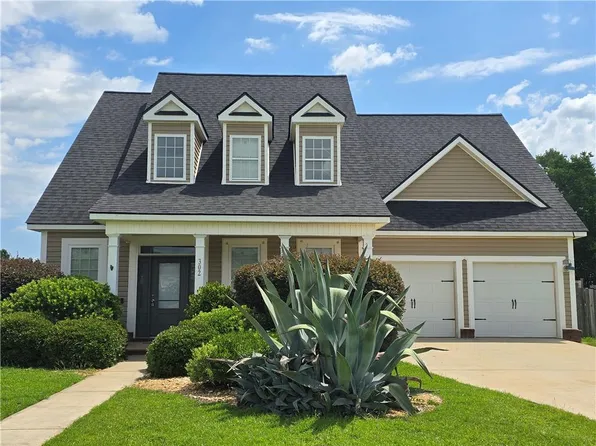 302 Meyers Lake Dr, Warner Robins, GA 31088