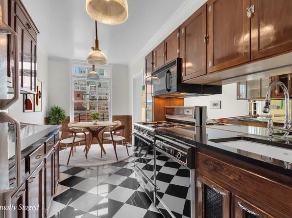 14 Sutton Place South image 4 of 10