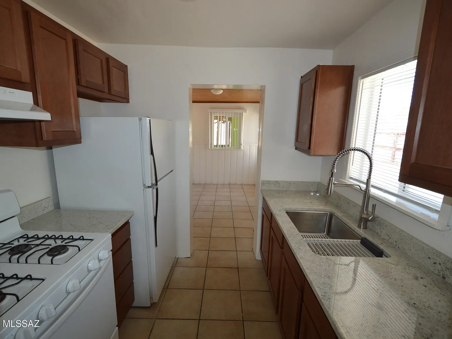 3 bed, 1.0 bath, 1241 sqft, $1,595 — Photo 4