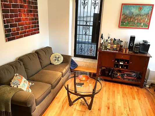 Rented by Chartwell Manhattan Realty | media 15
