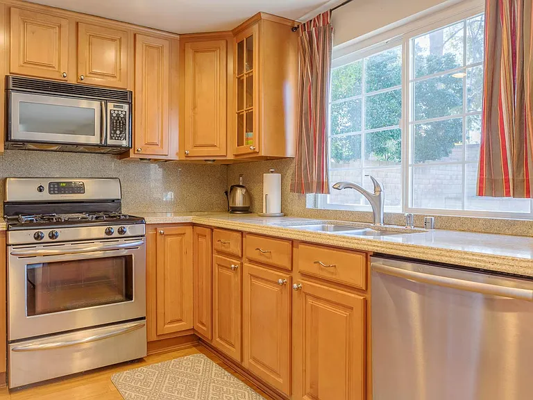 11743 Baird Ave — Photo 10