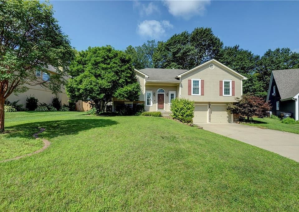 1st image of 2801 NE Arbor Ct