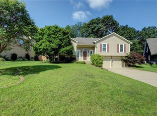 2801 NE Arbor Ct, Blue Springs, MO 64014