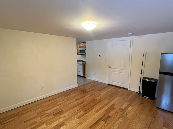 14 Garrison Ln