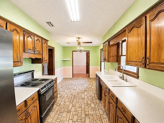 5th image of 119 Princeton Ln
