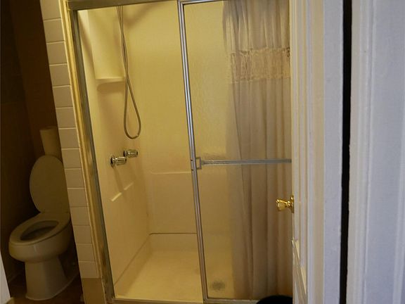 4th image of 28 N Chestnut St #Penthouse