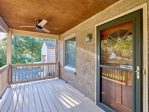 3rd image of 850 Poplar Dr