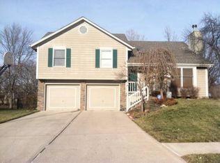 1008 SW Twin Creek Dr, Lees Summit, MO 64081