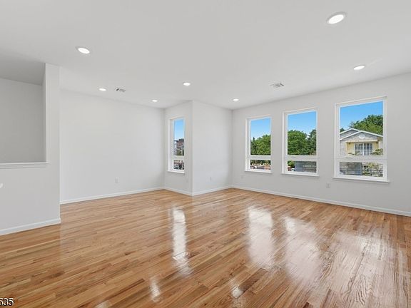 3rd image of 68 Sherman Ave Unit 2