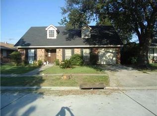 745 Deerfield Rd, Gretna, LA 70056