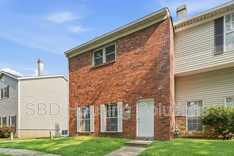 3 bed, 2.5 bath, 1728 sqft, $1,695 — Photo 1