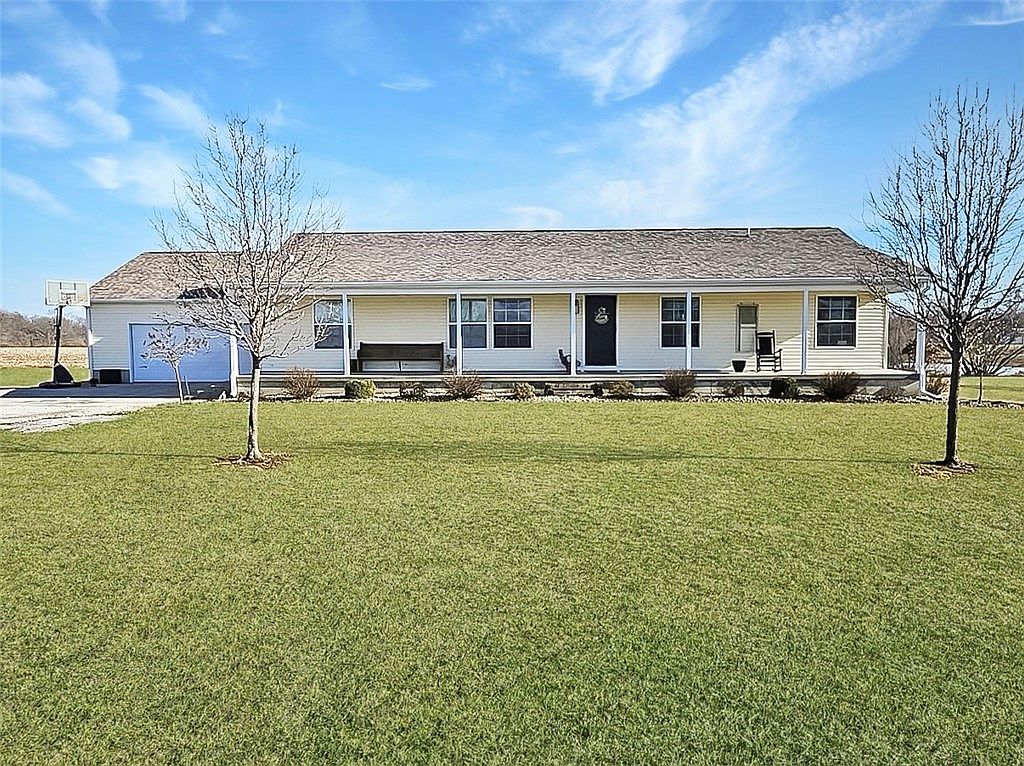9956 N 230th St, Casey, IL 62420 | Zillow