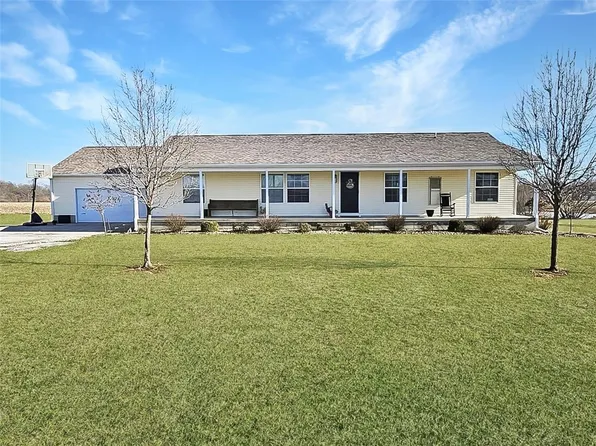 9956 N 230th St, Casey, IL 62420