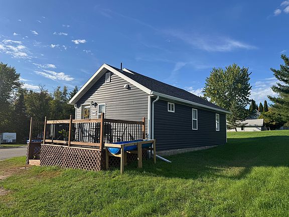 2nd image of 107 5th St SE