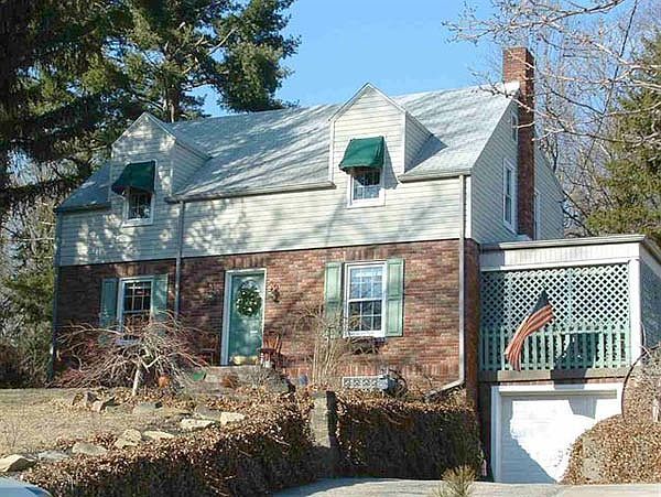1st image of 141 E Lawn Ave