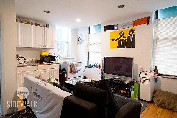 Rented by Sidewalk Realty LLC | media 5