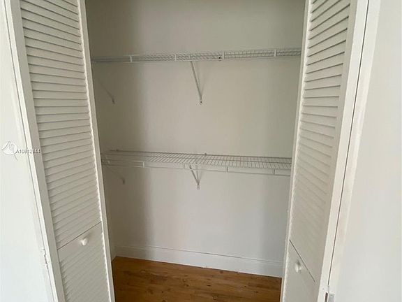 5th image of 7207 Bay Dr #31