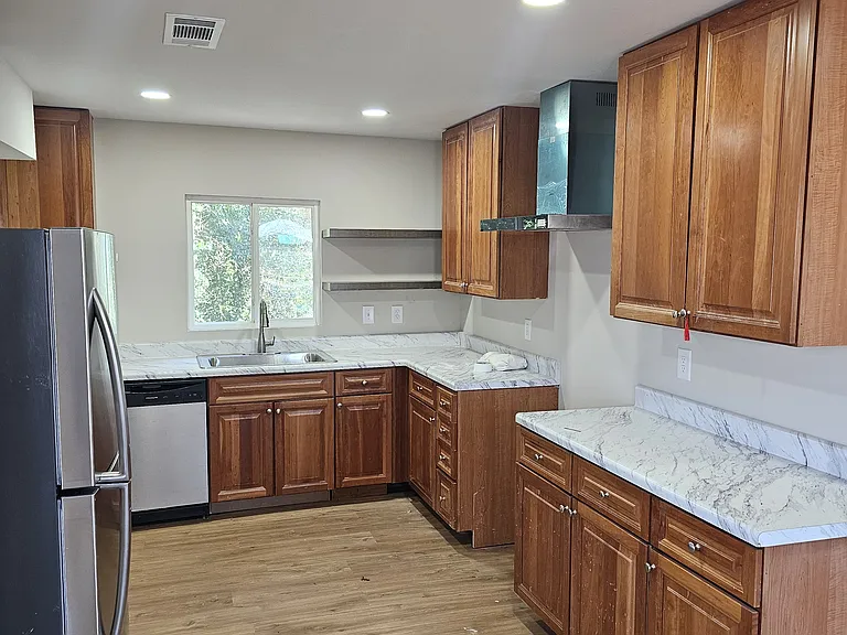 1110 Bryant St SW — Photo 2