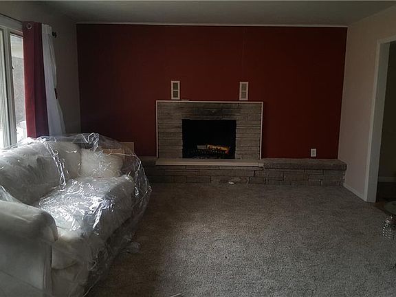 2nd image of 9 Hideaway Ln