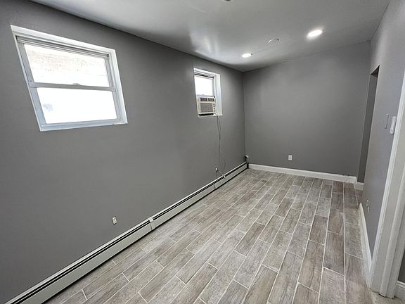 4th image of 8 Stewart Pl #1