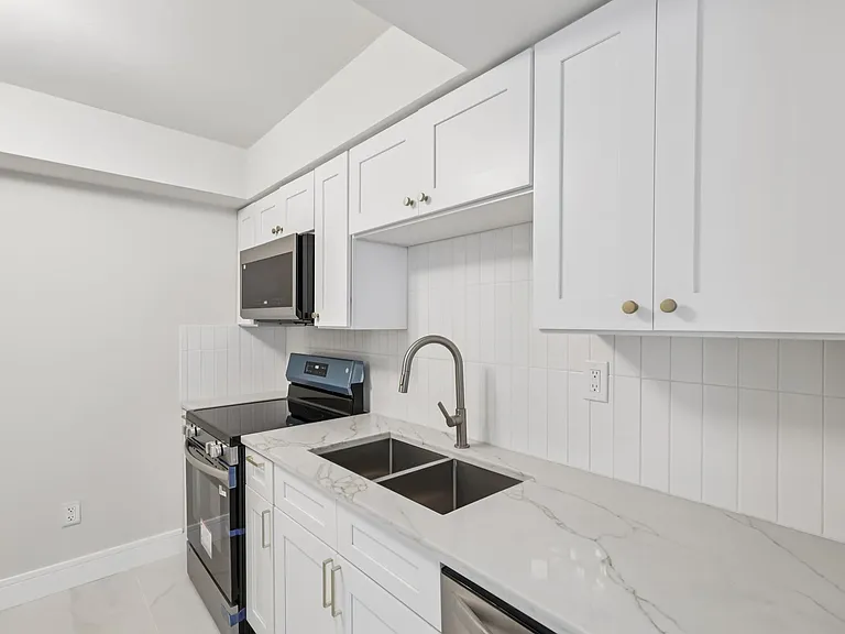 The Oaks Apartments — Photo 51