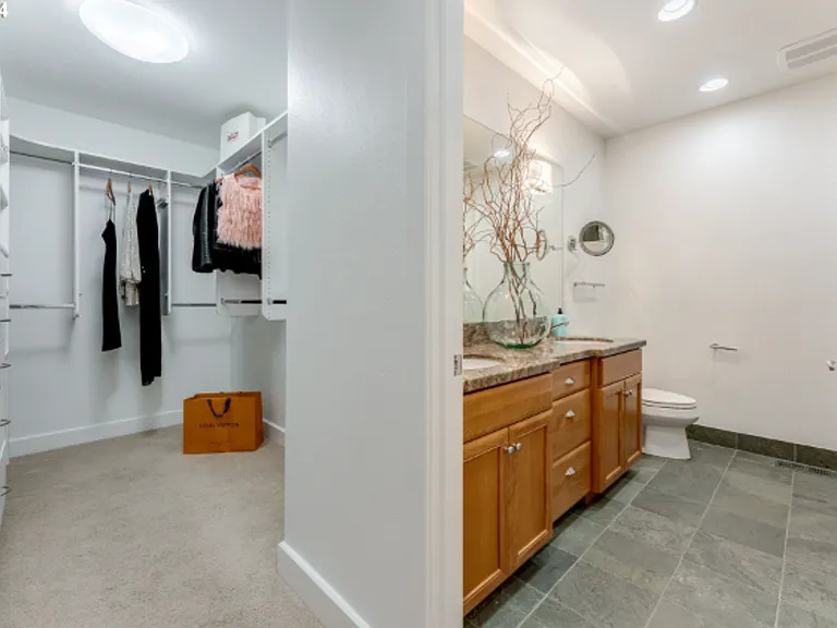 2015 SE Columbia River Dr #320 — Photo 18