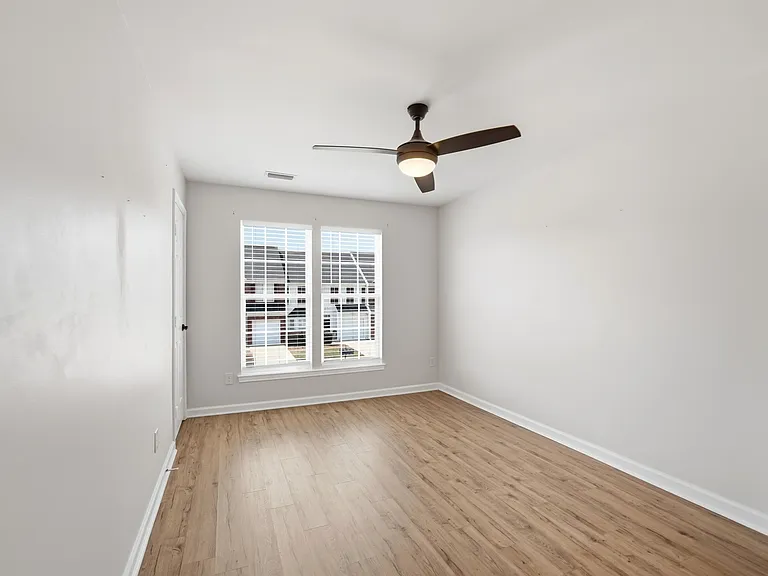 4084 Holly Villa Cir — Photo 36