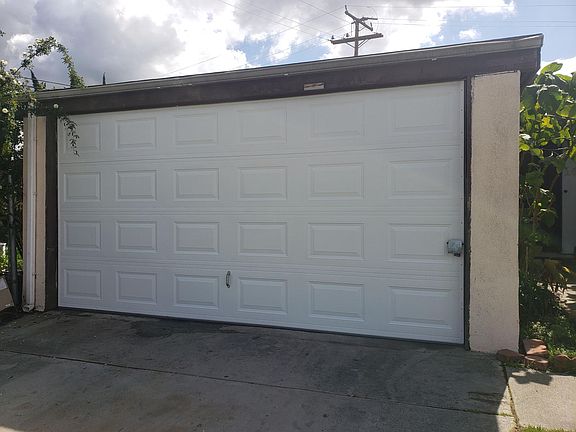 3rd image of 16348 Cedarlane Dr
