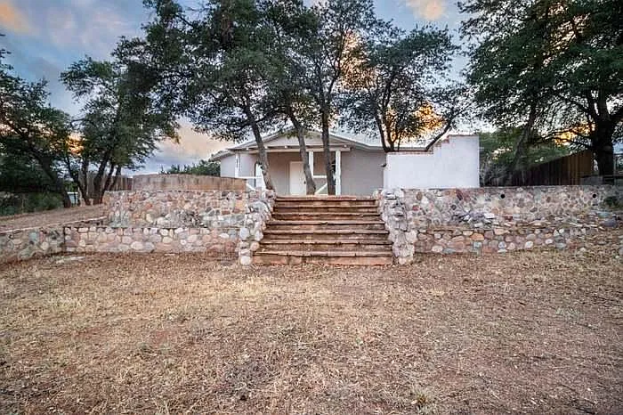 575 W Camino Yucca — Photo 1