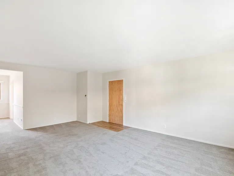 Laurelwood Apartments — Photo 6