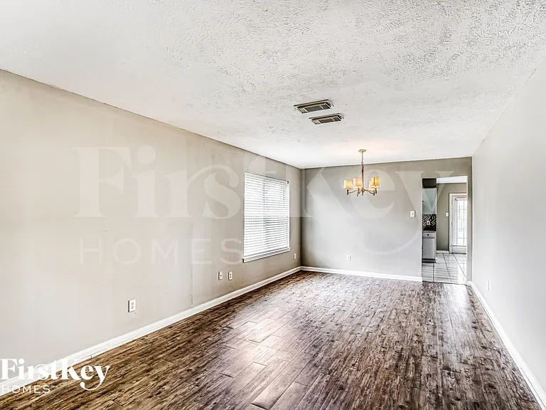 518 Foxglove Dr — Photo 5