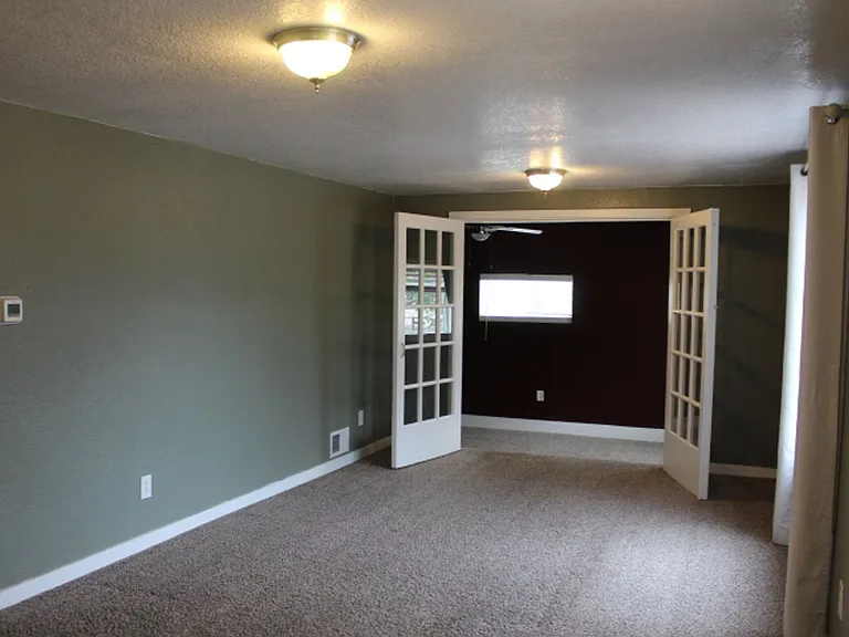7496 Locust St — Photo 4