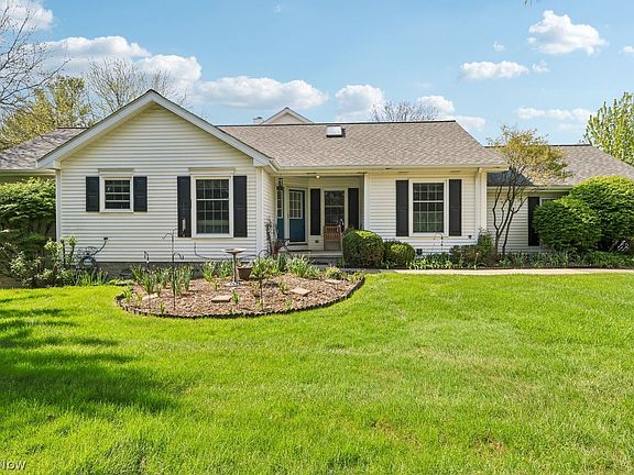 3rd image of 621 Fairfield Ln