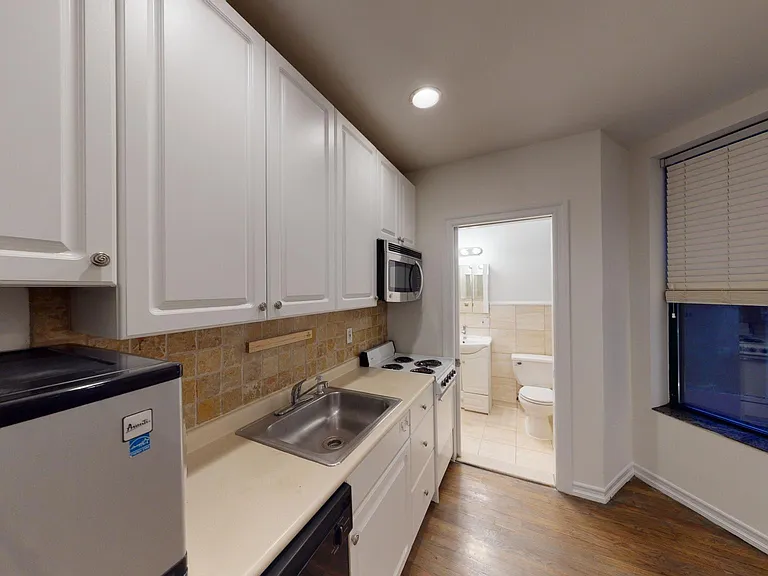 72 Hudson St #1C — Photo 16