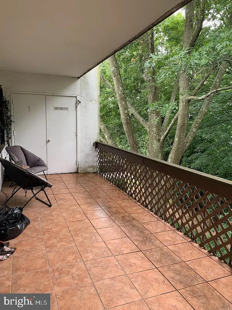 2 bed, 988 sqft, $2,000 — Photo 2