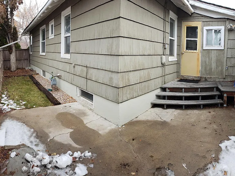 937 E Halliday St — Photo 14