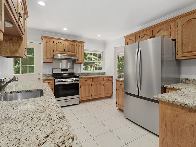 182 Weaver St — Photo 12