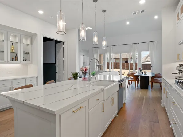 1909 Pricklypoppy Ct, Aubrey, TX 76227