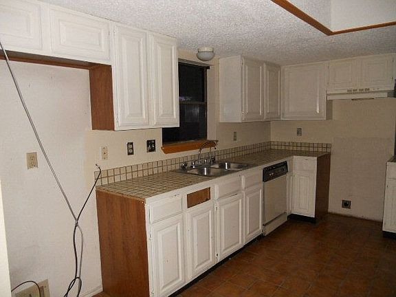 4th image of 2219 River Dr