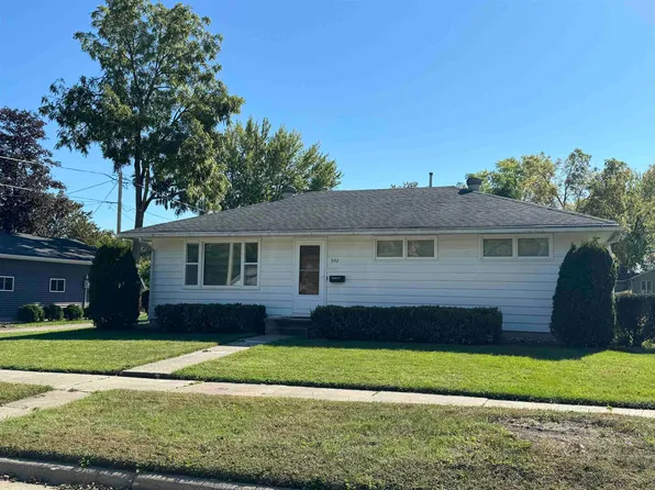 302 Patten Ave, Charles City, IA 50616