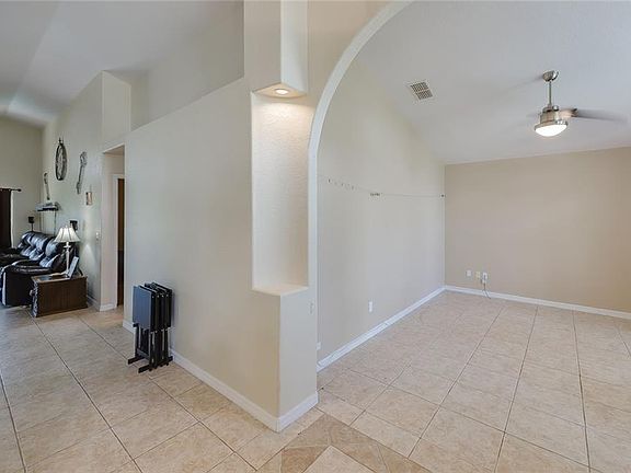 4th image of 947 Hallowell Cir