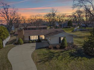618 Crescent Dr, Downers Grove, IL